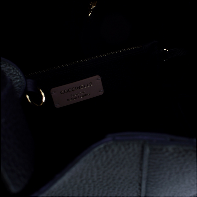 Сумка жіноча з натуральної шкіри середня Coccinelle C-Easy E1SHA110201 001 Чорна (800070345897) - зображення 5