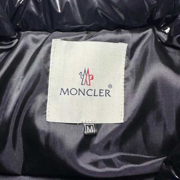 Пуховая жилетка Moncler Maya NFC чип безрукавка черная 2XL 4463 - Фото 2 Пуховая жилетка Moncler Maya NFC чип безрукавка черная 2XL 4463 - изображение 2
