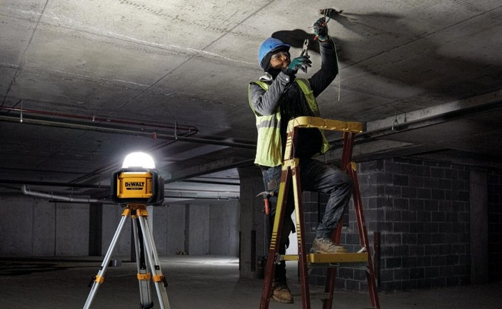 Акумуляторна лампа DeWalt LED 18V XR TOOL CONNECT 5000 лм (DCL074-XJ) - зображення 6
