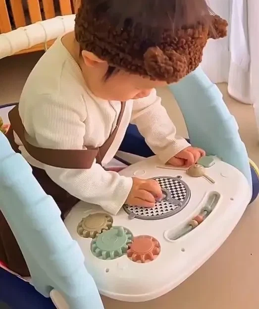 Ходунки-килимок Baby Steps — музичний центр, бізіборд, піаніно, пульт, безпечні колеса, Bluetooth-ефекти - зображення 4