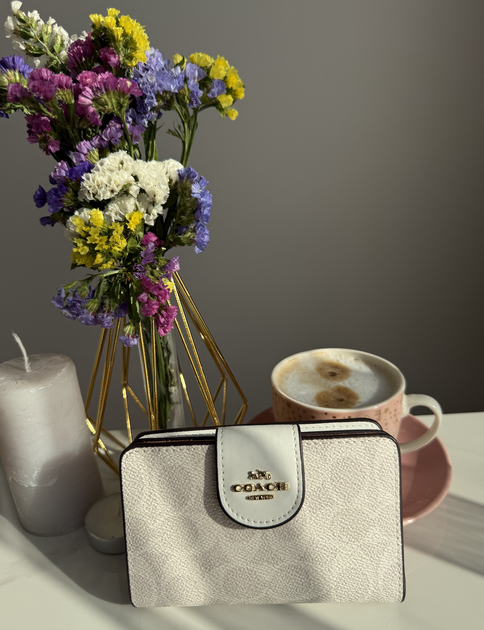 Гаманець Coach Snap Wallet In Signature Canvas бежевий білий коричневий натуральна шкіра + подарункове пакування - Фото 1 Гаманець Coach Snap Wallet In Signature Canvas бежевий білий коричневий натуральна шкіра + подарункове пакування - изображение 1