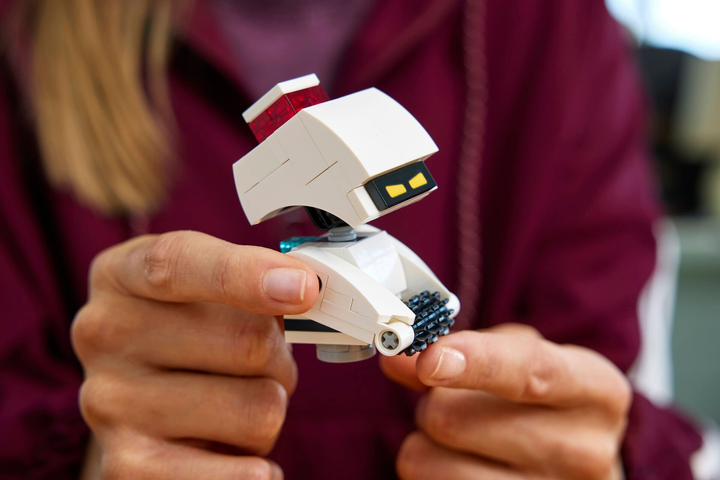 Zestaw klocków LEGO Disney Wall-E i Eva 811 elementów (43279) - obraz 10