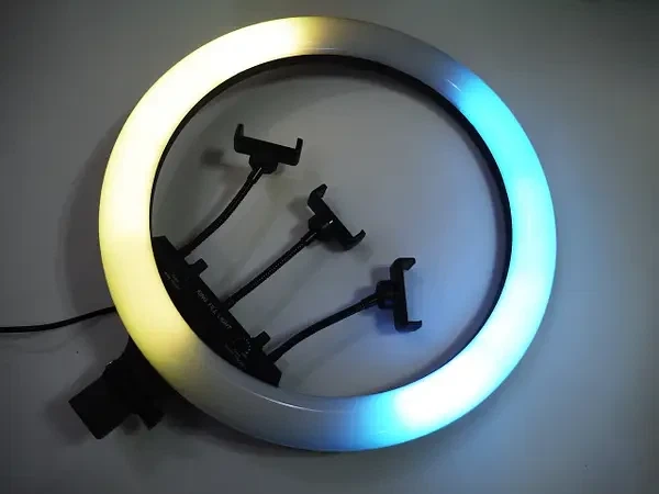 Профессиональная кольцевая Led лампа RGB 45см.3 крепления пульт + сумка, штатив 2,1м. - Фото 4 Профессиональная кольцевая Led лампа RGB 45см.3 крепления пульт + сумка, штатив 2,1м. - изображение 4