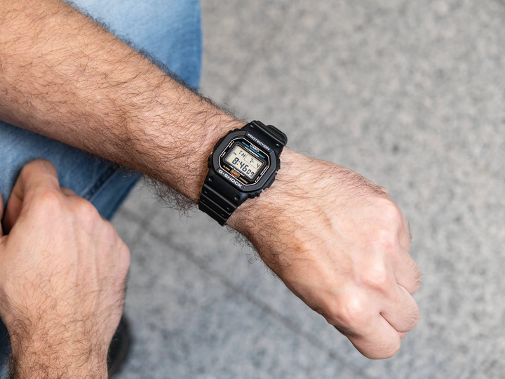 G-SHOCK DW-5600UE-1JF 新品 G-SHOCK DW-5600UE-1JF メンズ 電池式 デジタル スクエア