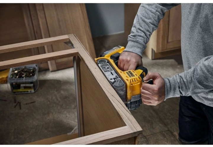 Szlifierka taśmowa DeWalt DCW220P2-QW 18V XR Brushless Belt Sander 2 x 5 Ah (5035048793862) - obraz 5