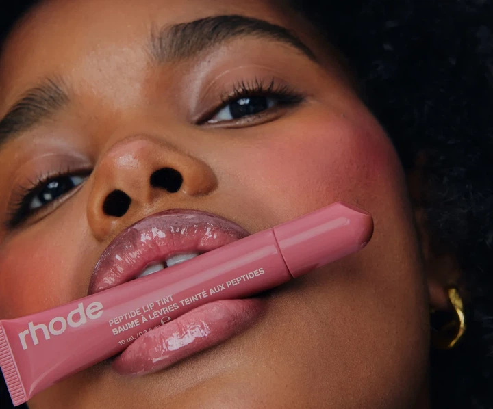 Пептидный бальзам для губ Rhode - Salty tan peptide lip tint