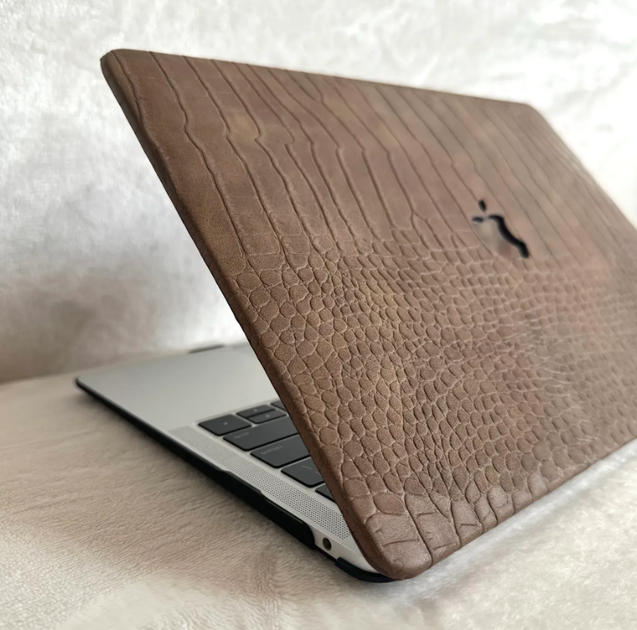 Чохол накладка на MacBook Pro 13 M1/M2/M3 ШКІРЯНИЙ, Коричневий - Фото 2 Чохол накладка на MacBook Pro 13 M1/M2/M3 ШКІРЯНИЙ, Коричневий - зображення 2