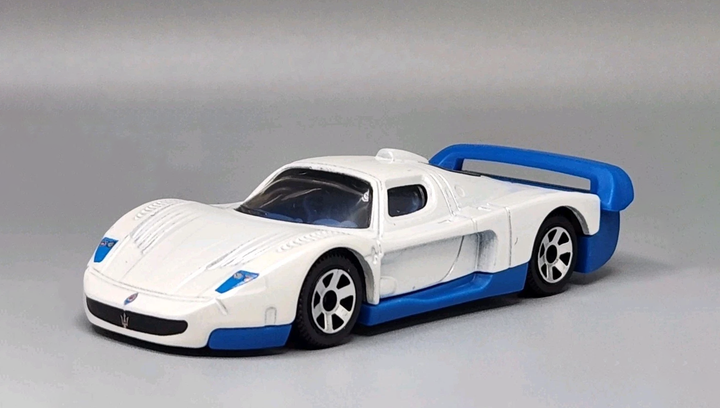 Maserati ミニカー 2個セット ホワイト/ブルー Машинка Большой Город Matchbox 2004 Maserati MC12 1:64 HVP09 White