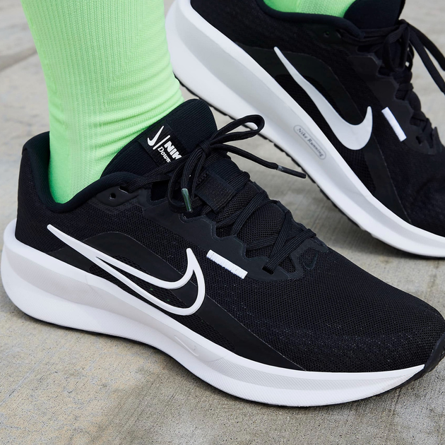 Жіночі кросівки для бігу Nike W Downshifter 13 FD6476-001 44 (11.5US) 28.5 см Чорні (196975440900) - зображення 9