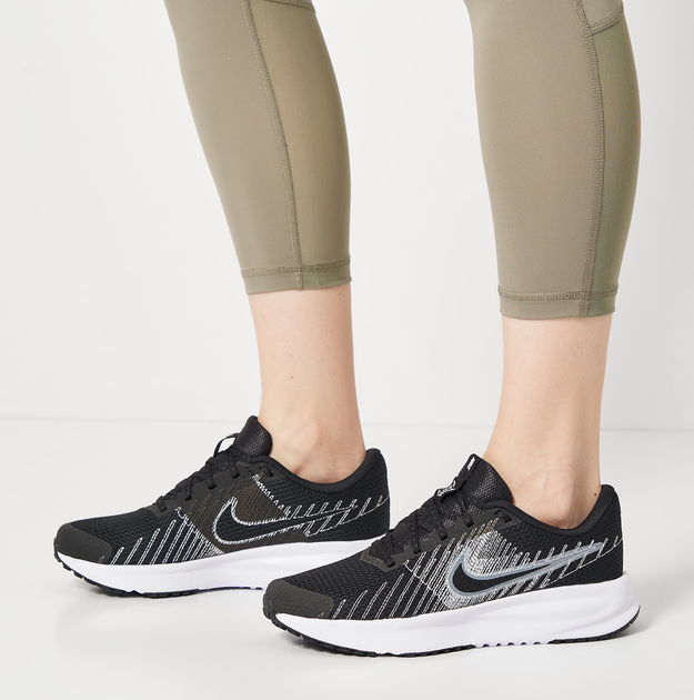Buty do biegania damskie Nike W Run Defy HM9593-002 35.5 (5US) 22 cm Czarne (197861842334) - obraz 2