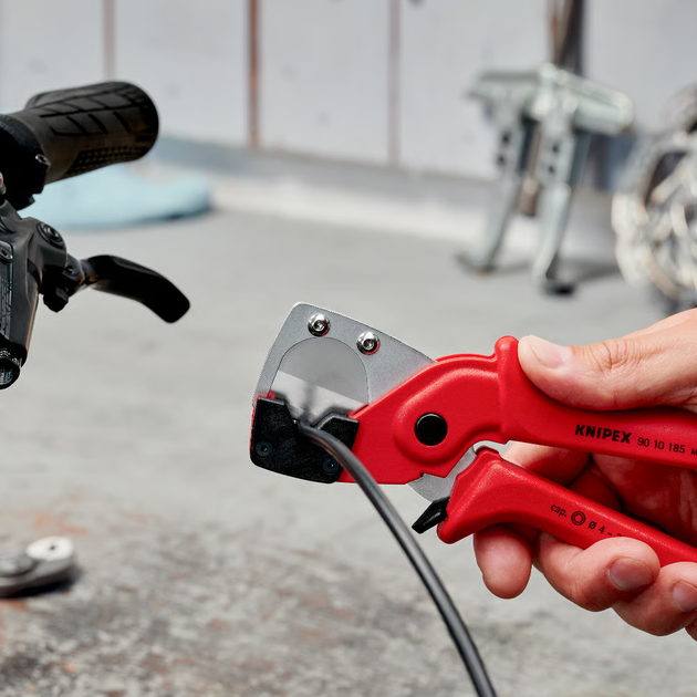 Труборіз-ножиці Knipex для багатошарових і пневматичних шлангів 4-20 мм L — 185 мм (90 10 185) - зображення 3