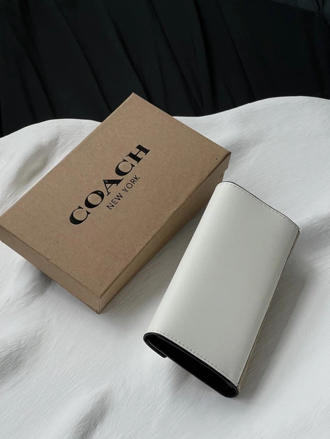Кошелек женский Coach большой визитница молочный с коробкой - Фото 2 Кошелек женский Coach большой визитница молочный с коробкой - изображение 2
