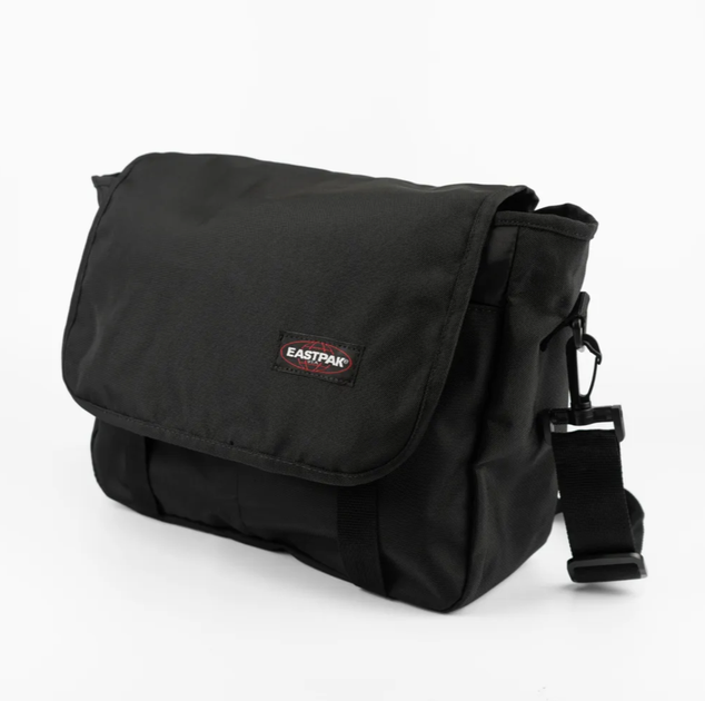 Сумка через плечо EastPak Delegate 008 Black 20L в чёрном цвете. - Фото 3 Сумка через плечо EastPak Delegate 008 Black 20L в чёрном цвете. - изображение 3