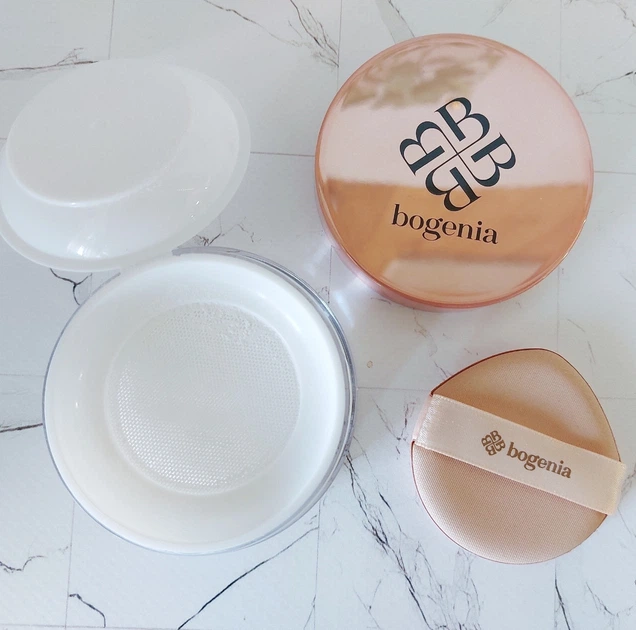 Рассыпчатая пудра для лица Angelic Bogenia №001 White — прозрачное финишное покрытие - изображение 2