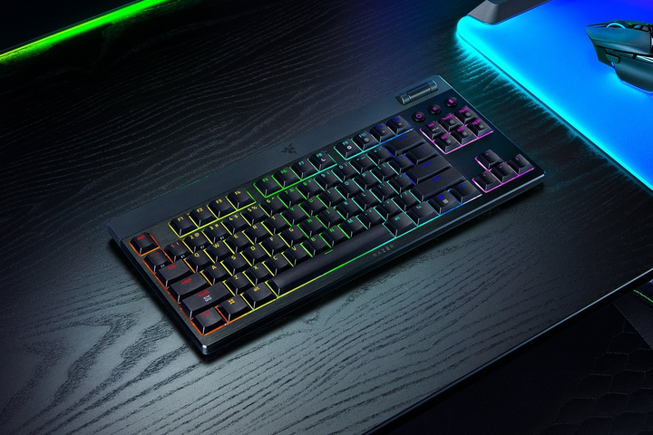 Klawiatura bezprzewodowa Razer BlackWidow V4 Low-Profile Tenkeyless HyperSpeed Yellow Switch Wireless/Bluetooth/USB Black (RZ03-05450100-R3M1) - obraz 9