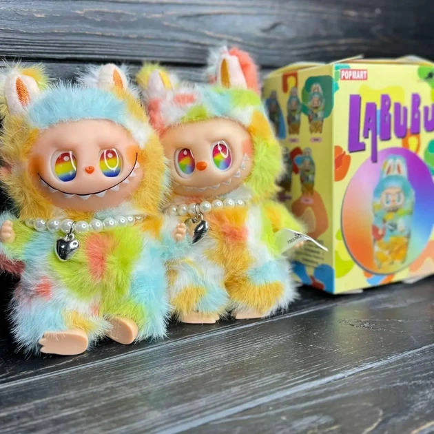 Мягкая игрушка Брелок ЛаБуБу радужный 5 сезон с бусами Labubu 15 см - Фото 4 Мягкая игрушка Брелок ЛаБуБу радужный 5 сезон с бусами Labubu 15 см - изображение 4