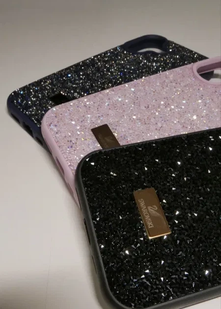 Чехол Swarovski Case для iPhone 17 противоударный защитный аксессуар в цвете Desert Gold - Фото 2 Чехол Swarovski Case для iPhone 17 противоударный защитный аксессуар в цвете Desert Gold - изображение 2