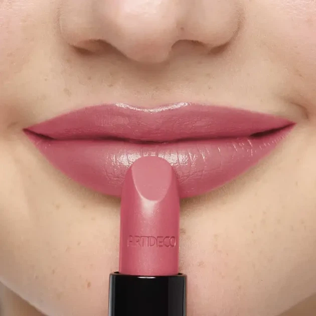 Artdeco Perfect Color Lipstick Помада для губ № 881 "Flirty Flamingo" - Фото 2 Artdeco Perfect Color Lipstick Помада для губ № 881 "Flirty Flamingo" - изображение 2