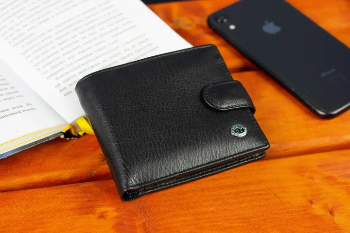 Портмоне чоловіче шкіряне на кнопці ST Leather ST-104-1 11х9.5х3 чорний (JDT-0849971) - Фото 8 Портмоне чоловіче шкіряне на кнопці ST Leather ST-104-1 11х9.5х3 чорний (JDT-0849971) - зображення 8