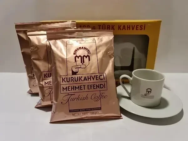 Кава мелена Kurukahveci Mehmet Efendi подарунковий набір з чашечкою 300 г - Фото 1 Кава мелена Kurukahveci Mehmet Efendi подарунковий набір з чашечкою 300 г - зображення 1