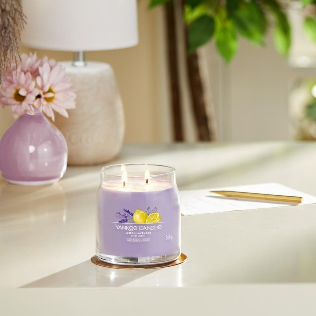 Ароматична свічка Yankee Candle Lemon Lavender 368 г (5038581128993) - зображення 4