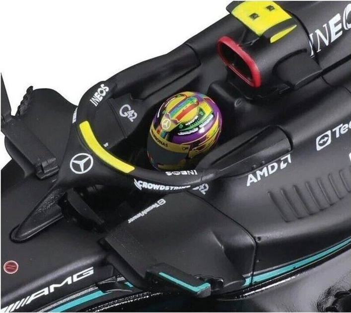 Металева модель автомобіля Bburago F1 Petronas Team Mercedes-AMG W14 E Lewis Hamilton 1:24 Чорний 18-28028-HAM (4893993280285) - зображення 7