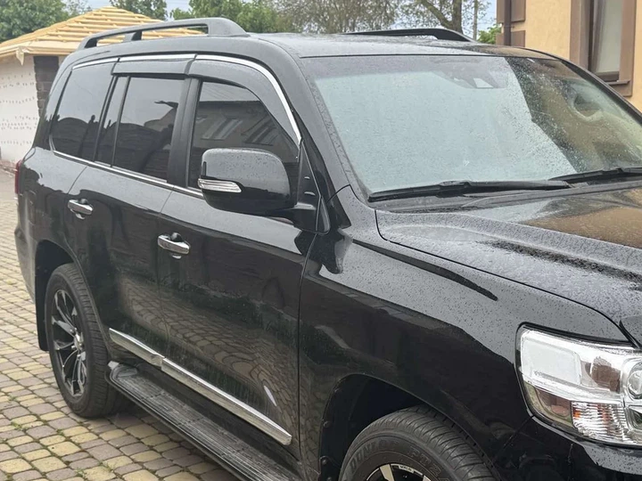 Ветровики для Toyota Land Cruiser 200 2007-2021 (4 шт), Дефлекторы окон Toyota Land Cruiser 200 - Фото 4 Ветровики для Toyota Land Cruiser 200 2007-2021 (4 шт), Дефлекторы окон Toyota Land Cruiser 200 - изображение 4