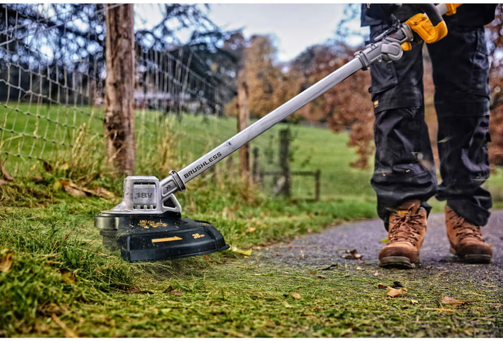 Профессиональная аккумуляторная бесщеточная коса (триммер) DeWALT DCMST561N: без АКБ и ЗУ (DCMST561N) SDRT_5DCMST561N - Фото 4 Профессиональная аккумуляторная бесщеточная коса (триммер) DeWALT DCMST561N: без АКБ и ЗУ (DCMST561N) SDRT_5DCMST561N - изображение 4