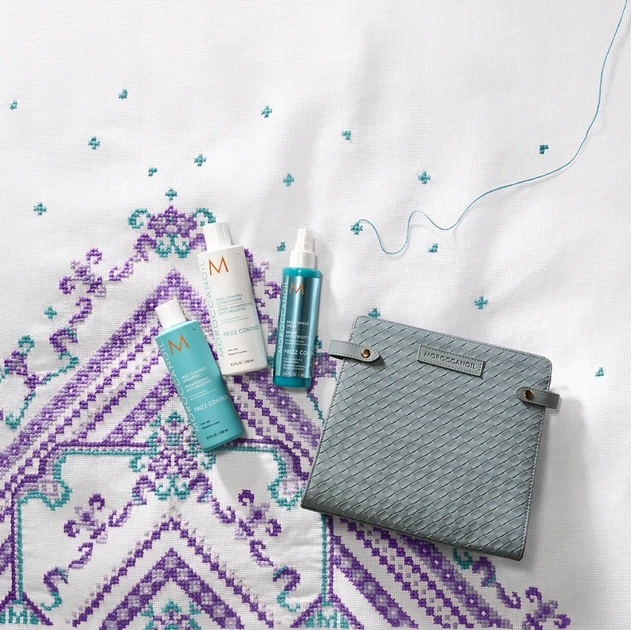 Набір для догляду за волоссям Moroccanoil Frizz Control Косметичка + Спрей 160 мл + Шампунь 250 мл + Кондиціонер 250 мл (7290116979298) - зображення 3