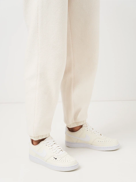 Жіночі кеди низькі Nike Court Vision Lo Nn FV9952-100 40.5 (9US) 26 см Бежеві (197593621177) - Фото 2 Жіночі кеди низькі Nike Court Vision Lo Nn FV9952-100 40.5 (9US) 26 см Бежеві (197593621177) - зображення 2