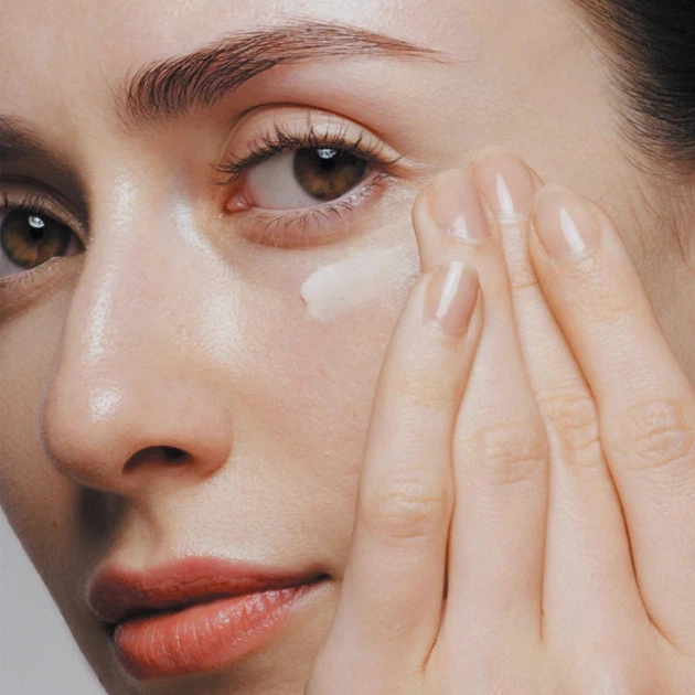 Krem pod oczy i okolice ust Shiseido Future Solution LX regenerujący 17 ml (768614212584) - obraz 2