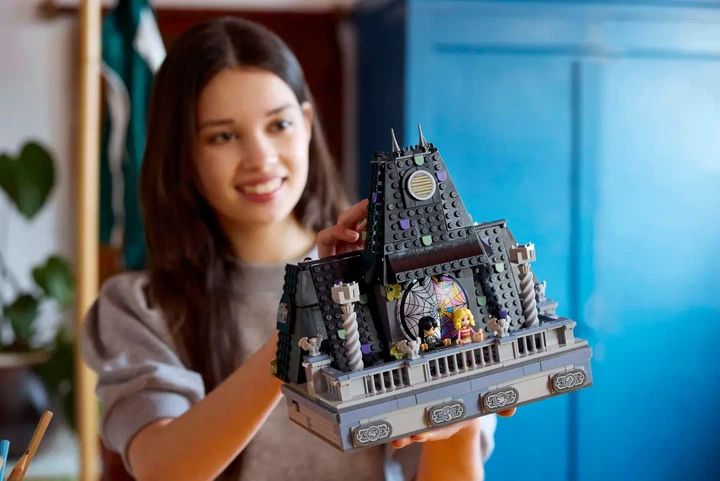 Конструктор LEGO Wednesday: Кімната Wednesday та Enid 750 елементів (76781) (955555914164205) - Уцінка - зображення 9