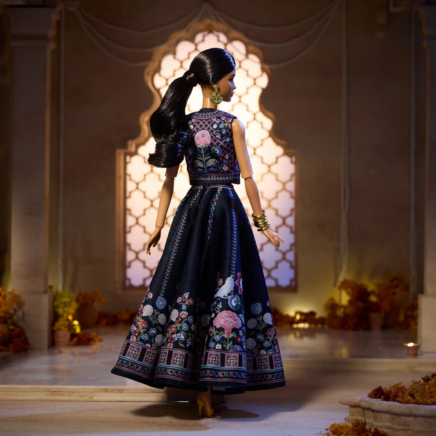 Лялька Барбі колекційна Дівалі від кутюр'є Аніти Донгре Barbie Signature Diwali by Anita Dongre (HRM91) (HRM91) - изображение 11
