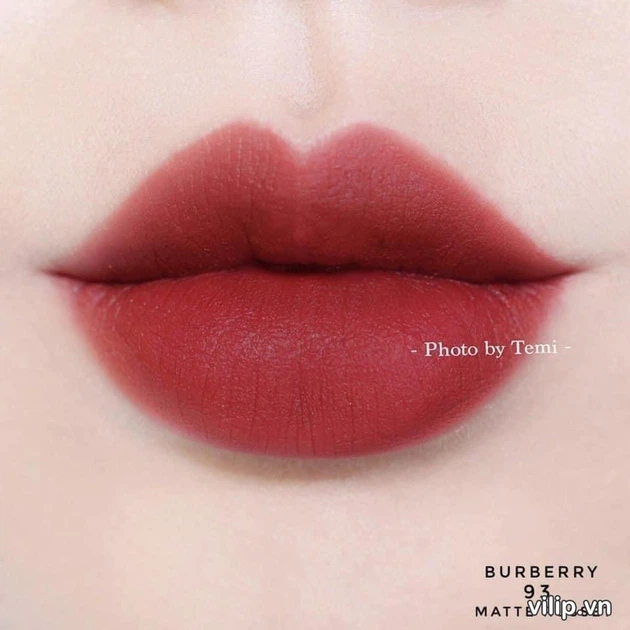 Увлажняющая матовая помада Burberry Kisses Matte Lipstick 93 Matte Russet 3.3 г - Фото 8 Увлажняющая матовая помада Burberry Kisses Matte Lipstick 93 Matte Russet 3.3 г - изображение 8
