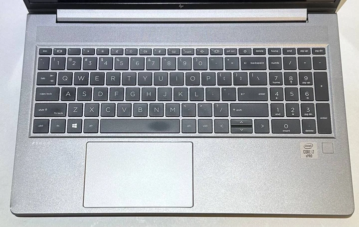 Мобильная рабочая станция HP ZBook Power G7 / 15.6" (1920x1080) IPS / Intel Core i7-10850H (6 (12) ядер по 4.9 - 5.1 GHz) / 32 GB DDR4 / 512 GB SSD / nVidia Quadro T2000 Max-Q, 4 GB GDDR5, 128-bit / WebCam б/у - Фото 3 Мобильная рабочая станция HP ZBook Power G7 / 15.6" (1920x1080) IPS / Intel Core i7-10850H (6 (12) ядер по 4.9 - 5.1 GHz) / 32 GB DDR4 / 512 GB SSD / nVidia Quadro T2000 Max-Q, 4 GB GDDR5, 128-bit / WebCam б/у - изображение 3