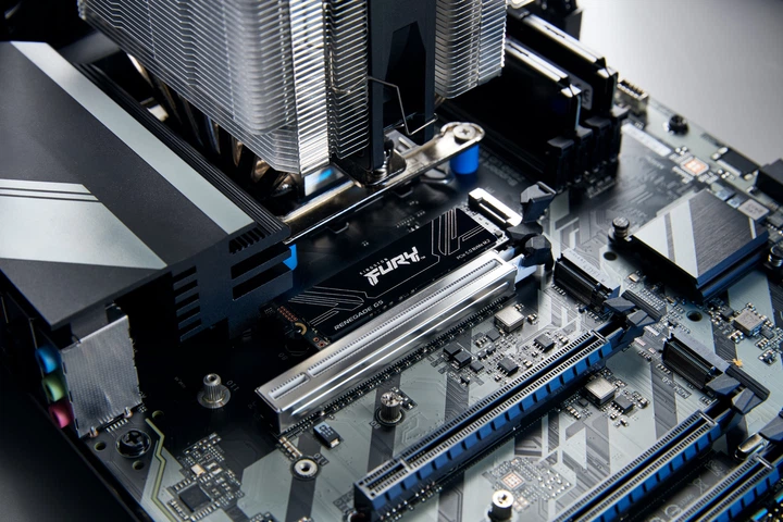 Dysk SSD Kingston FURY Renegade G5 8TB M.2 2280 NVMe PCIe Gen 5.0 x4 3D NAND TLC (SFYR2D/8T1) - obraz 6