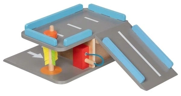 Kompaktowy parking Goki dla autek drewniany 53802 (4013594538022) - obraz 2