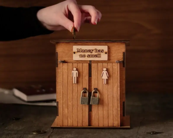 Копилка-туалет The Frame Depot деревянная 18х14х11 см Светло-коричневый (piggy_bank) - Фото 3 Копилка-туалет The Frame Depot деревянная 18х14х11 см Светло-коричневый (piggy_bank) - изображение 3