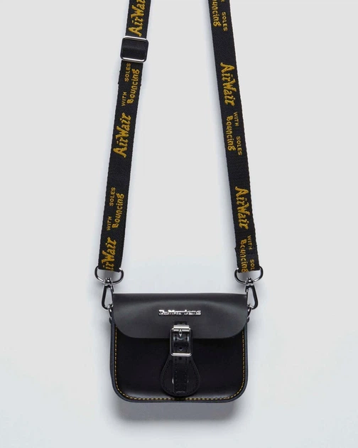 Кожаная мини сумка через плечо Dr.Martens 5 Inch Smooth Kiev Leather Mini Satchel Black AD105001 — два съёмных ремешка - Фото 4 Кожаная мини сумка через плечо Dr.Martens 5 Inch Smooth Kiev Leather Mini Satchel Black AD105001 — два съёмных ремешка - изображение 4