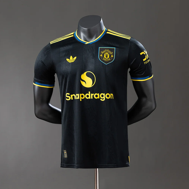 Футбольная футболка Manchester United 2025/26 – третья форма (чёрная) р. XXL (рост 194-200) - Фото 1 Футбольная футболка Manchester United 2025/26 – третья форма (чёрная) р. XXL (рост 194-200) - изображение 1