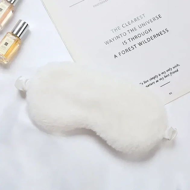 Маска для сна плюшевая "Plush белая". Повязка на глаза детская. Наглазная маска женская - Фото 1 Маска для сна плюшевая "Plush белая". Повязка на глаза детская. Наглазная маска женская - изображение 1