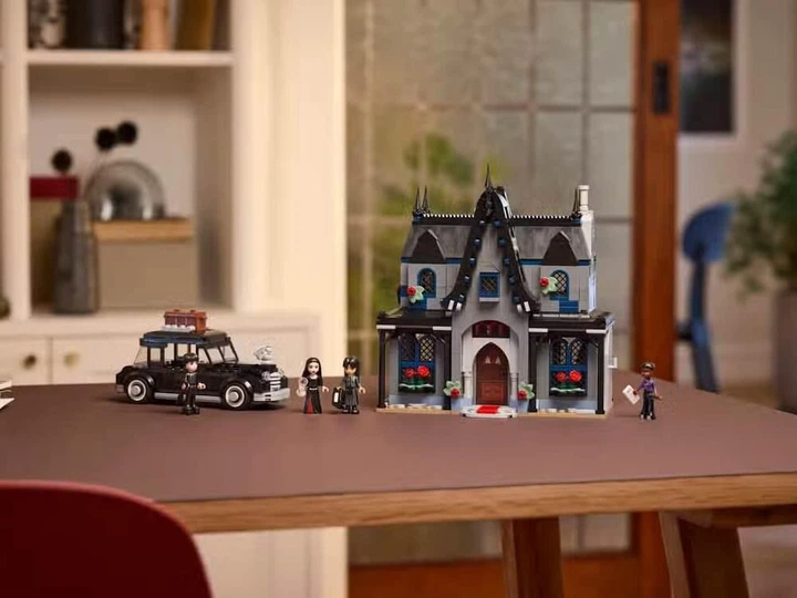 Конструктор LEGO Wednesday Имение Мортиши 1002 детали (76786