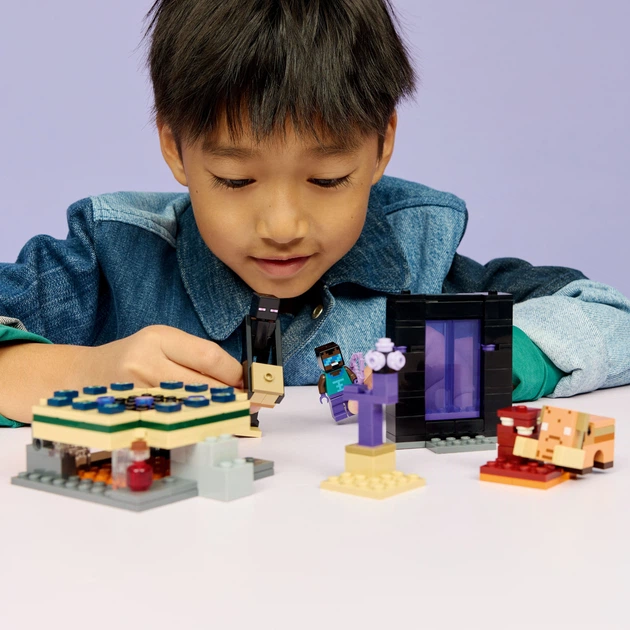 Конструктор LEGO Minecraft Путешествие в Нижний мир и Портал в