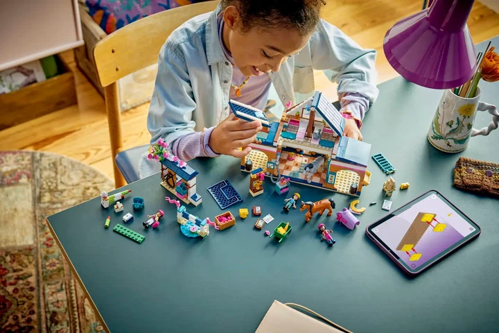 Конструктор LEGO Friends Конюшня и академия верховой езды 735 деталей (42688) - изображение 9