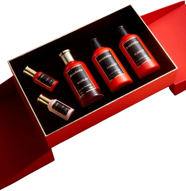 Zestaw unisex Bharara Scarlet Woda perfumowana 100 ml + Balsam do ciała 200 ml + Żel pod prysznic 200 ml + Miniaturka Woda perfumowana 10 ml + Miniaturka Woda perfumowana Rose 10 ml (850050062561) - obraz 2