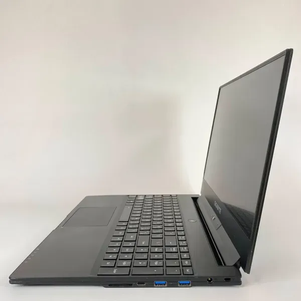 Ігровий ноутбук Gigabyte Aero 15 P65 / 15.6" (1920x1080) IPS / Intel Core i7-7700HQ (4 (8) ядра по 2.8 - 3.8 GHz) / 16 GB DDR4 / 512 GB SSD / nVidia GeForce GTX 1060, 6 GB GDDR5, 192-bit / USB Type-C / HDMI б/в - Фото 5 Ігровий ноутбук Gigabyte Aero 15 P65 / 15.6" (1920x1080) IPS / Intel Core i7-7700HQ (4 (8) ядра по 2.8 - 3.8 GHz) / 16 GB DDR4 / 512 GB SSD / nVidia GeForce GTX 1060, 6 GB GDDR5, 192-bit / USB Type-C / HDMI б/в - зображення 5
