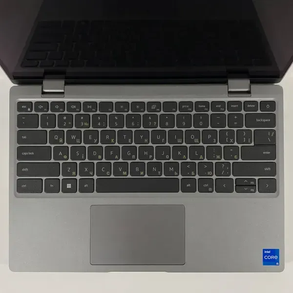 Ноутбук-трансформер Б-класс Dell Latitude 3330 / 13.3" (1920x1080) IPS Touch / Intel Core i5-1155G7 (4 (8) ядра по 2.5 - 4.5 GHz) / 8 GB DDR4 / 512 GB SSD / Intel Iris Xe Graphics / WebCam / HDMI б/у - Фото 3 Ноутбук-трансформер Б-класс Dell Latitude 3330 / 13.3" (1920x1080) IPS Touch / Intel Core i5-1155G7 (4 (8) ядра по 2.5 - 4.5 GHz) / 8 GB DDR4 / 512 GB SSD / Intel Iris Xe Graphics / WebCam / HDMI б/у - изображение 3