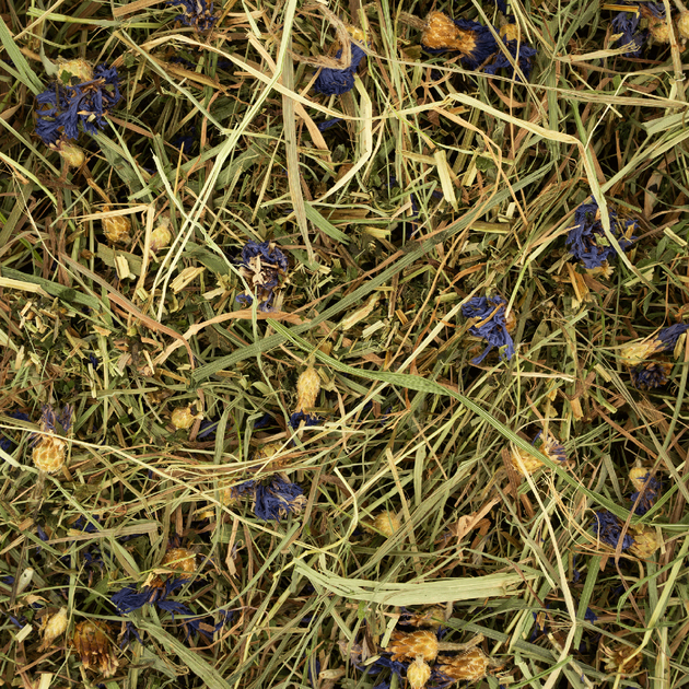 Травяное сено для грызунов Deli Nature Rodelicious Herbal Hay с сушеной василькой и крапивой 600 г - изображение 2
