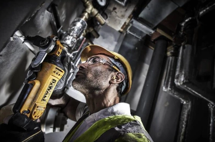DeWALT Багатофункціональний інструмент мережевий 300Bт 0-22000кол/хв 1.5кг - Фото 5 DeWALT Багатофункціональний інструмент мережевий 300Bт 0-22000кол/хв 1.5кг - изображение 5
