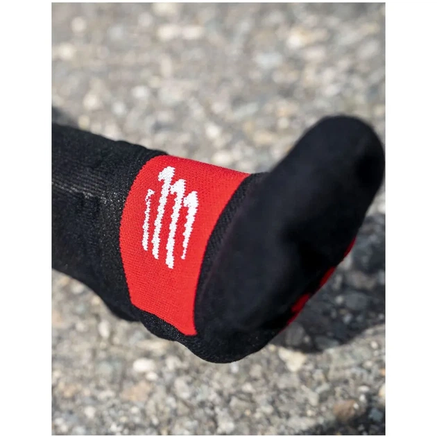 Термозащитные бесшовные зимние носки для бега Compressport Pro Racing Socks Winter Run Black/high risk red XL (100078637) - Фото 3 Термозащитные бесшовные зимние носки для бега Compressport Pro Racing Socks Winter Run Black/high risk red XL (100078637) - изображение 3